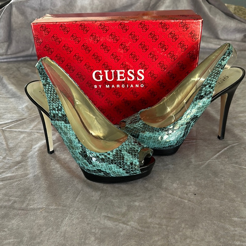 GUESS Women's Green Peep Toe Heels